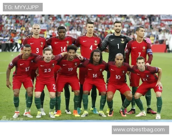 中国足球新星崛起 何磊成为国内外媒体热议焦点引领未来发展