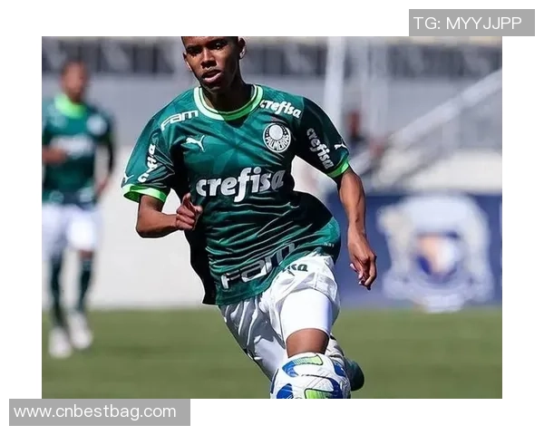 右脚天才领衔足球世界经典瞬间 揭秘当代右脚球星的辉煌成就与影响