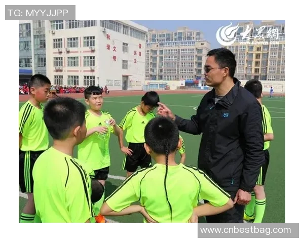 校园足球小球星崭露头角成校园体育新风尚引领者