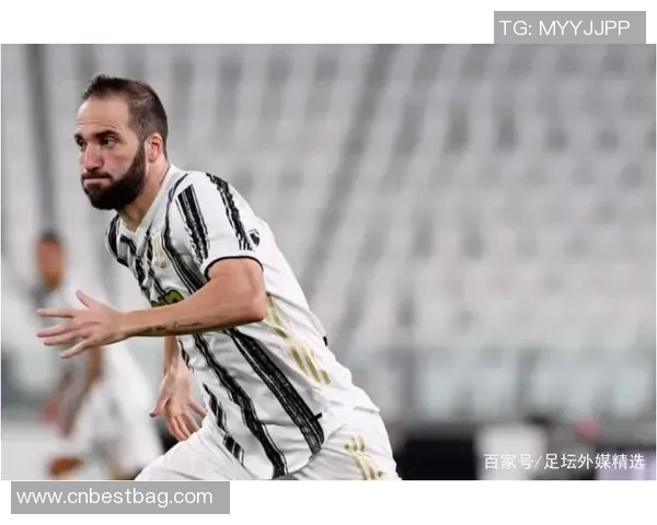 球星退役后年薪水平与足球产业发展之间的深度关系探讨 球星退役后年薪水平与足球产业发展之间的深度关系探讨