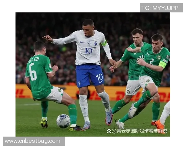 英国足球明星的一天:训练场上的汗水与赛场上的荣耀 英国足球明星的一天:训练场上的汗水与赛场上的荣耀