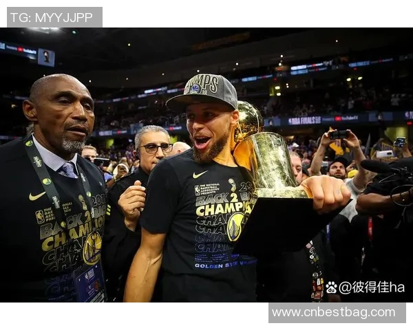 足球巨星的辉煌历程与传奇瞬间：从默默无闻到全球瞩目的伟大之路