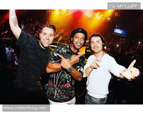 足球球星深夜逛夜店遭抓捕引发热议 网友纷纷猜测事件背后真相 足球球星深夜逛夜店遭抓捕引发热议 网友纷纷猜测事件背后真相