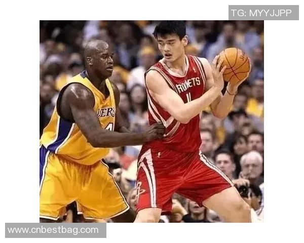 足球界巨星姚明:跨界传奇与球场风采并肩共舞 足球界巨星姚明:跨界传奇与球场风采并肩共舞